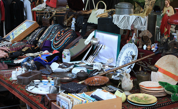 Items displayed on a table
